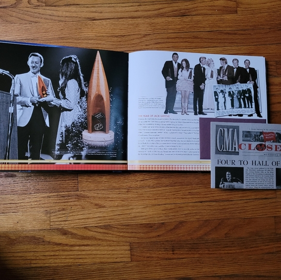 THE CMA AWARDS VAULT - Picture 6 of 16